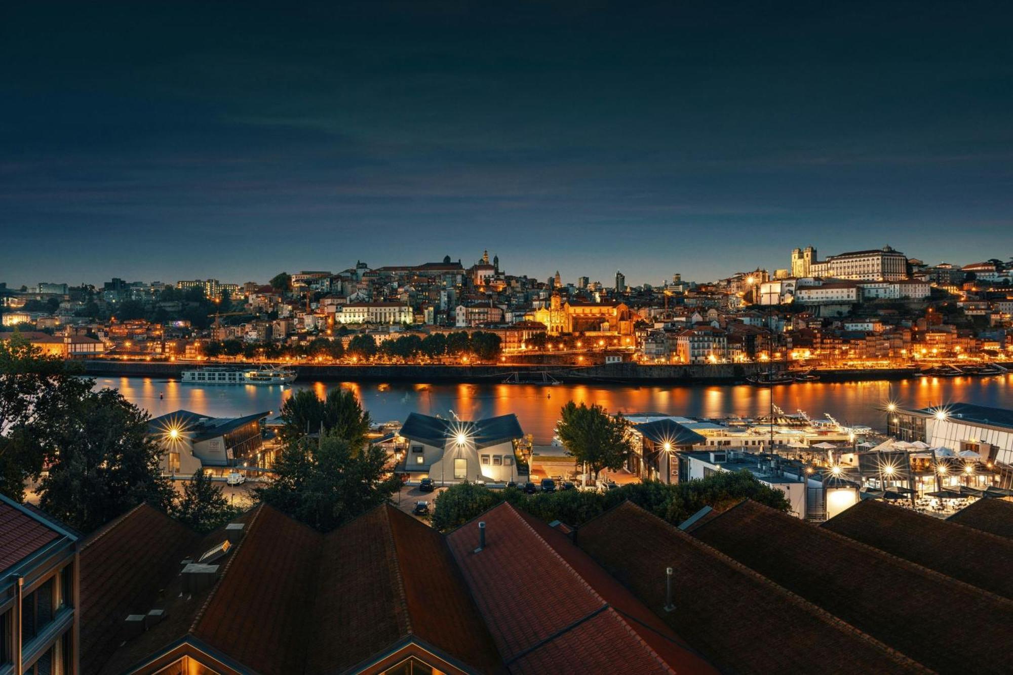 Forte De Gaia, Autograph Collection Vila Nova de Gaia Exterior foto The city of Coimbra at night