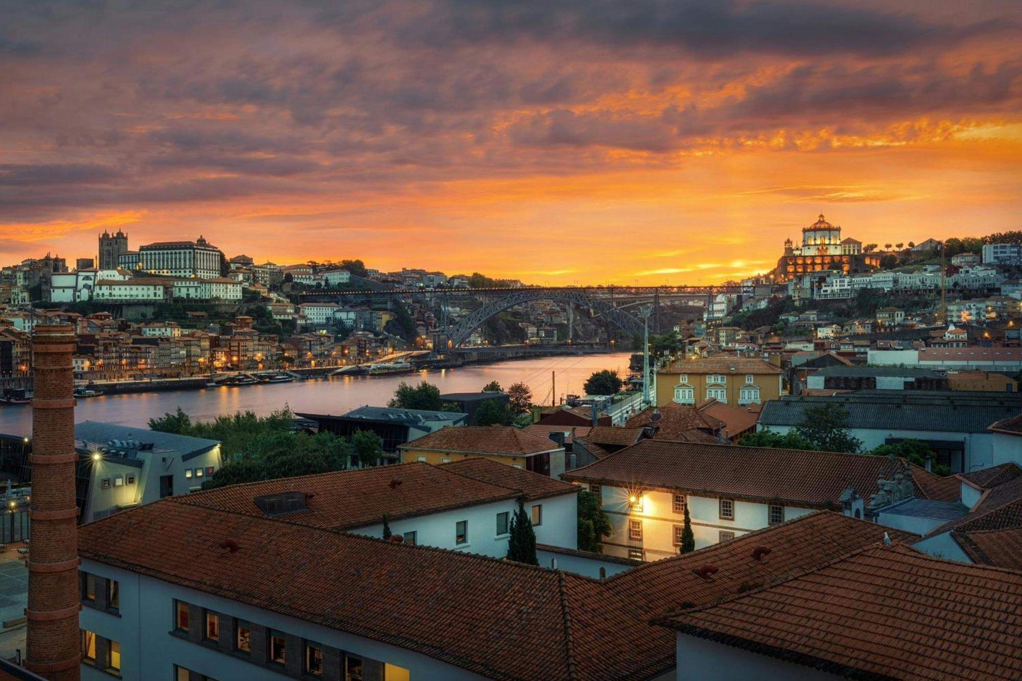 Forte De Gaia, Autograph Collection Vila Nova de Gaia Exterior foto Sunset over the Tejo River